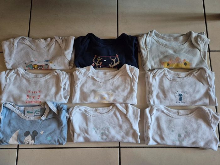 Lot body 18 mois