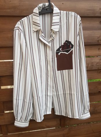 Chemise rayée avec imprimé rose