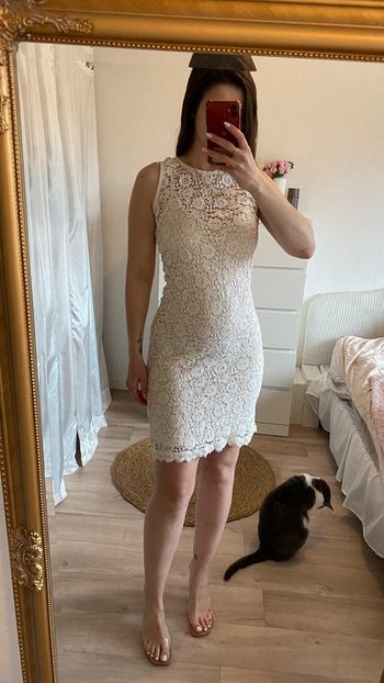 Robe blanche en dentelle