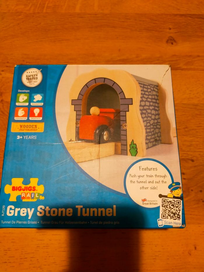 Rail tunnel de pierres grises - photo numéro 8