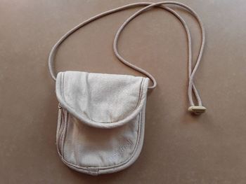 Pochette tour de cou cache billets NEWFEEL TBE
