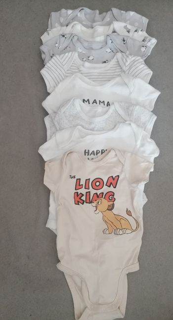 Lot de bodies manches courtes taille 0 à 3 mois