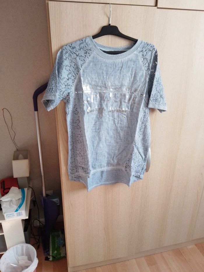 Tee shirt