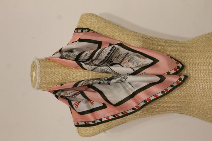 Foulard carré – Thème Paris – Rose - NEUF