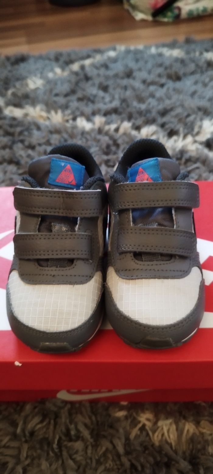 Baskets Nike 22 - photo numéro 3