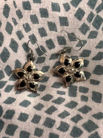 Boucles d’oreilles fleurs, argent et noir
