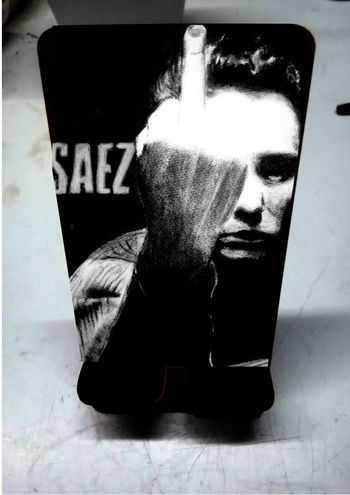 support téléphone motif saez neuf