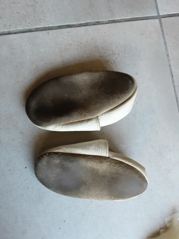 Chaussons etoile et lune cuir T. 18-24 mois (~ P. 22-24) - photo numéro 4