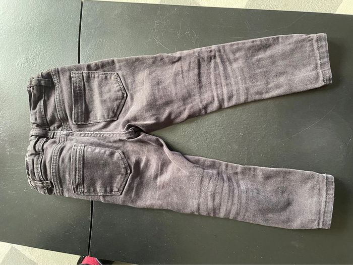 Jean noir, garçon - photo numéro 2