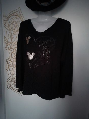 Pull noir Mickey pailleté taille 44