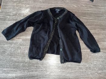 Gilet noir et doré