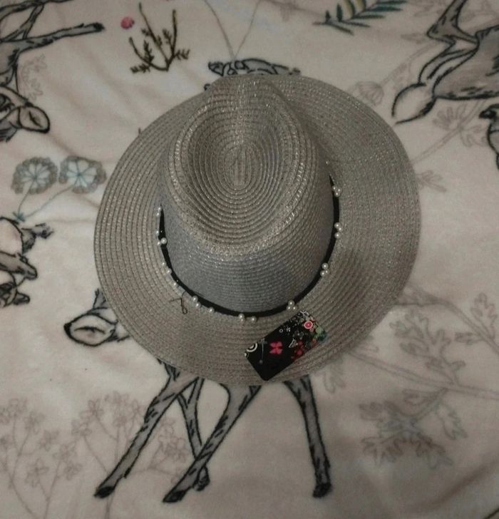 Chapeau gris lisele noir + perle
