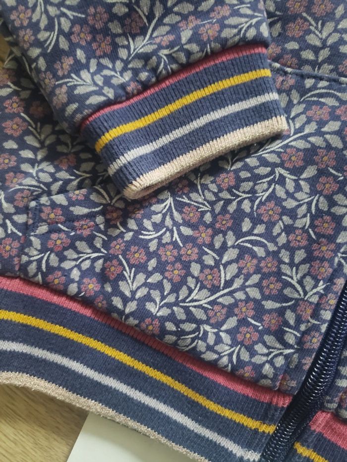 Veste sweat à capuche violet bleu imprimé fleurie sergent major - photo numéro 2