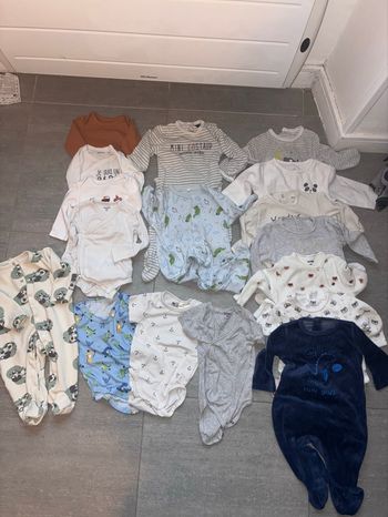 Lot body et pyjama moderne 6mois 