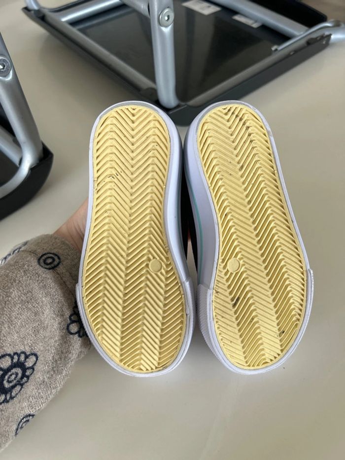Zapatillas niña negras con motivos - photo numéro 4