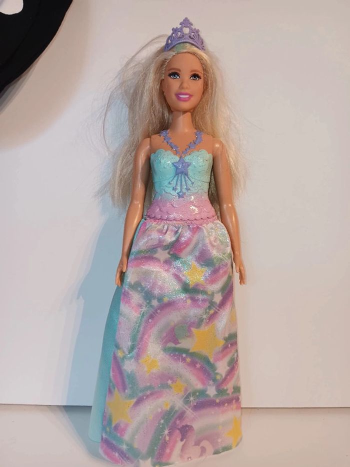 Poupée mattel barbie Dreamtopia Princesse blonde (Année du moule corp 2017 tête 2010)