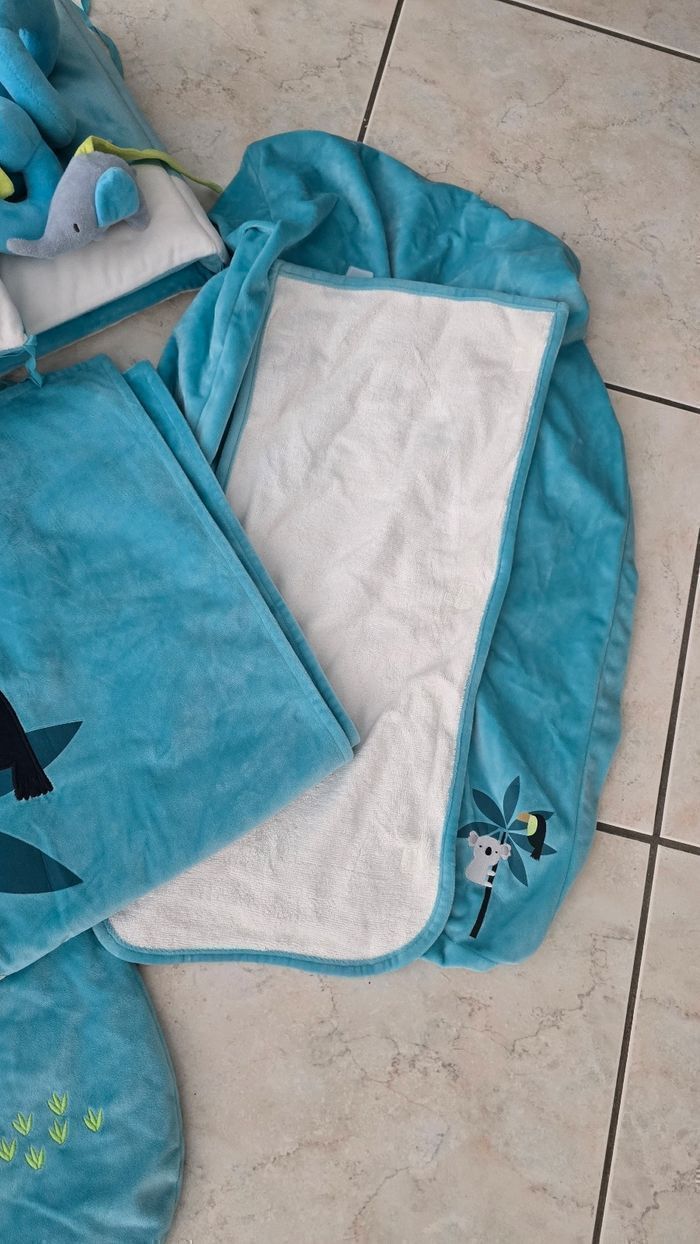 NEUFS 🎁🎁magnifique  LOT TRES COMPLET  tour de lit , deux Gigoteuses T 1 et 2,  plaid, housse pour matelas à langer, jeu   spirale (de quoi faire une  superbe chambre) 🤩👌👌🎉🎉 - photo numéro 5