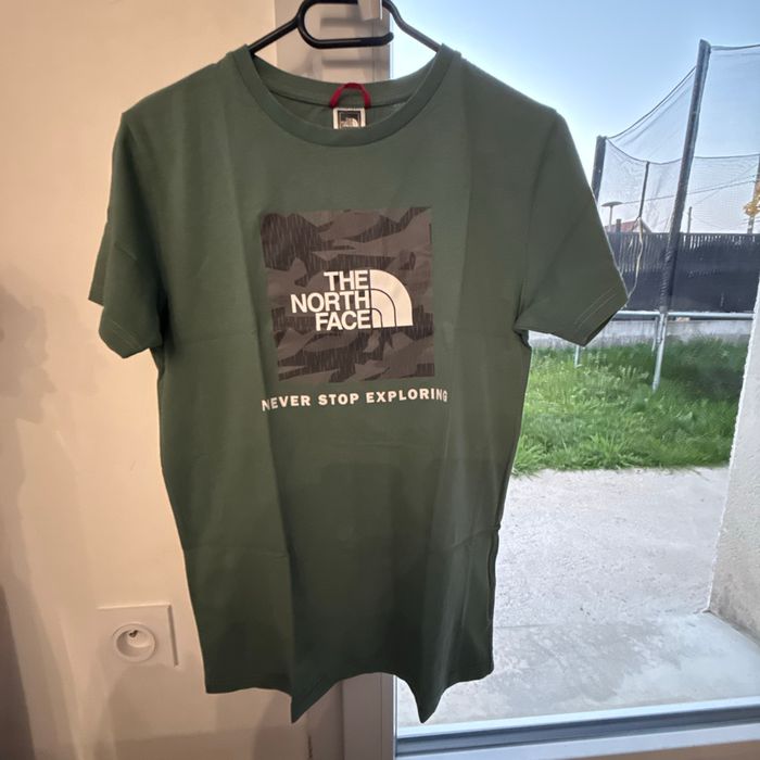 TEE shirt the north face