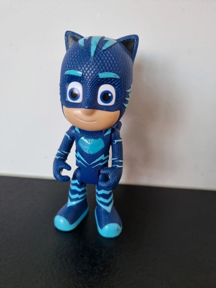 Lot de véhicules et personnages Pyjamasks - photo numéro 2