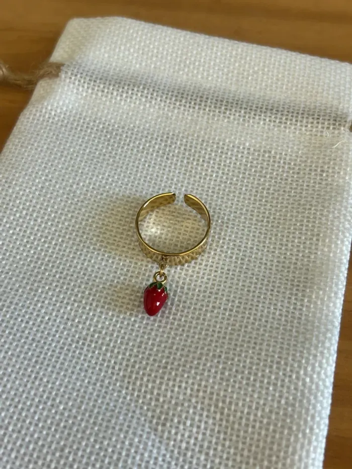 Bague fraise kawai vintage - photo numéro 7