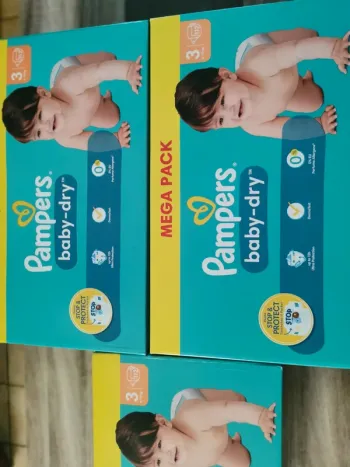 Lot de 3 cartons Pampers Baby dry taille 3- 6 à 10 kg - 112 couches
