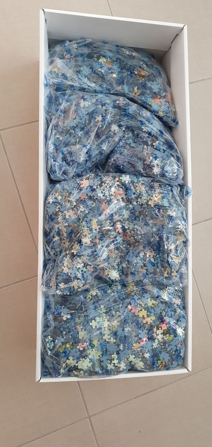 Puzzle Disney 40000 pièces neuf - photo numéro 2