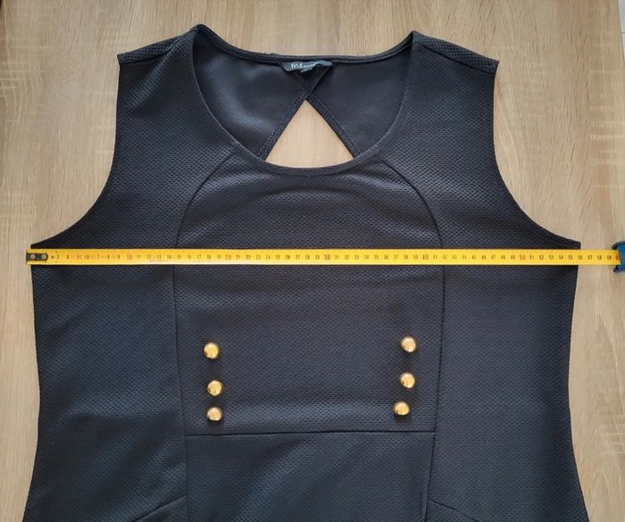 Robe noire sans manches avec boutons dorés M&S Mode Taille 46 - photo numéro 8