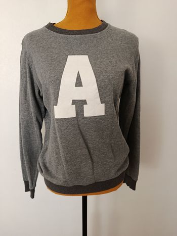 Sweat Sézane gris à lettre A – Style casual et confort absolu.Taille M.