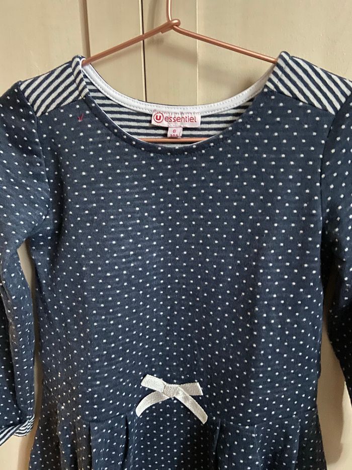 Robe bleu et blanche à pois 6 ans U Essentiel en parfait état - photo numéro 3