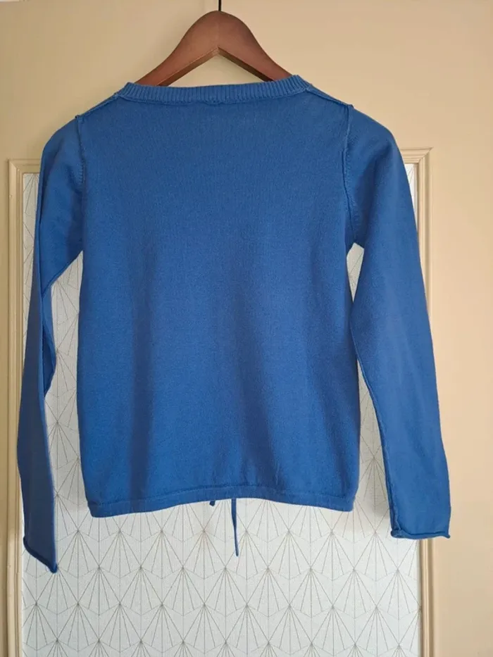 Pull fille 10/12 ans étiquette coupée bleu roi tbe 1 micro tache de fond en bas à peine visible - photo numéro 2