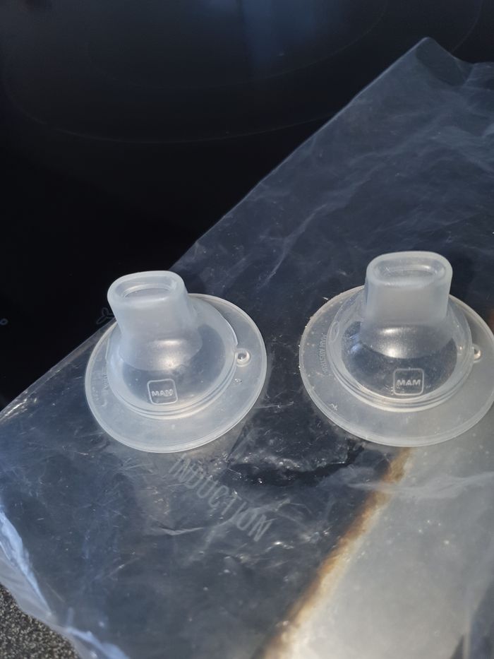 Lot 4 biberons et 2 tétines - photo numéro 2