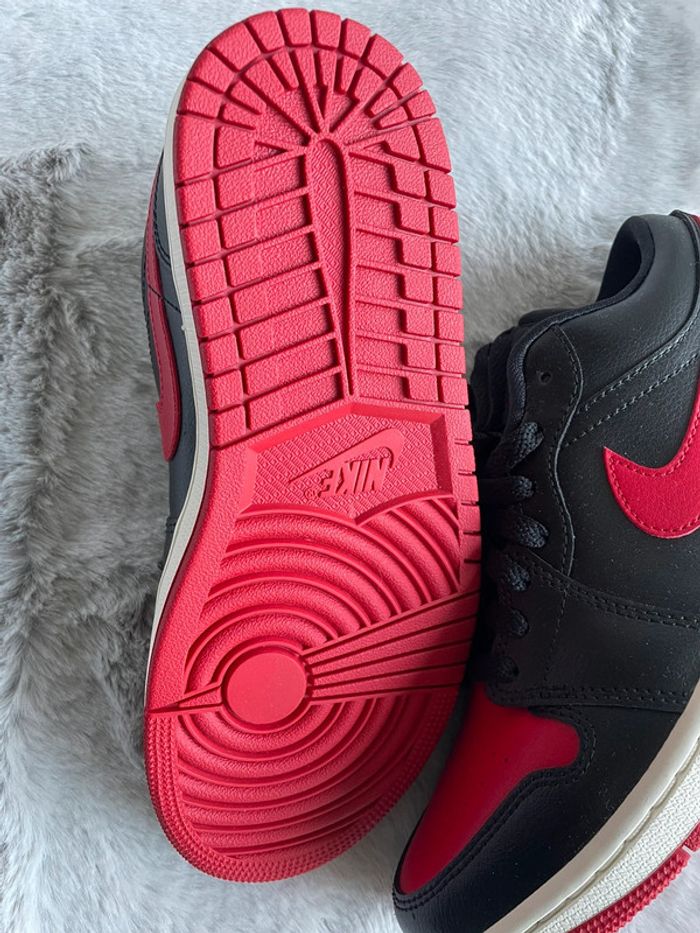 Basket Air Jordan 1 low taille 38,5 - photo numéro 4