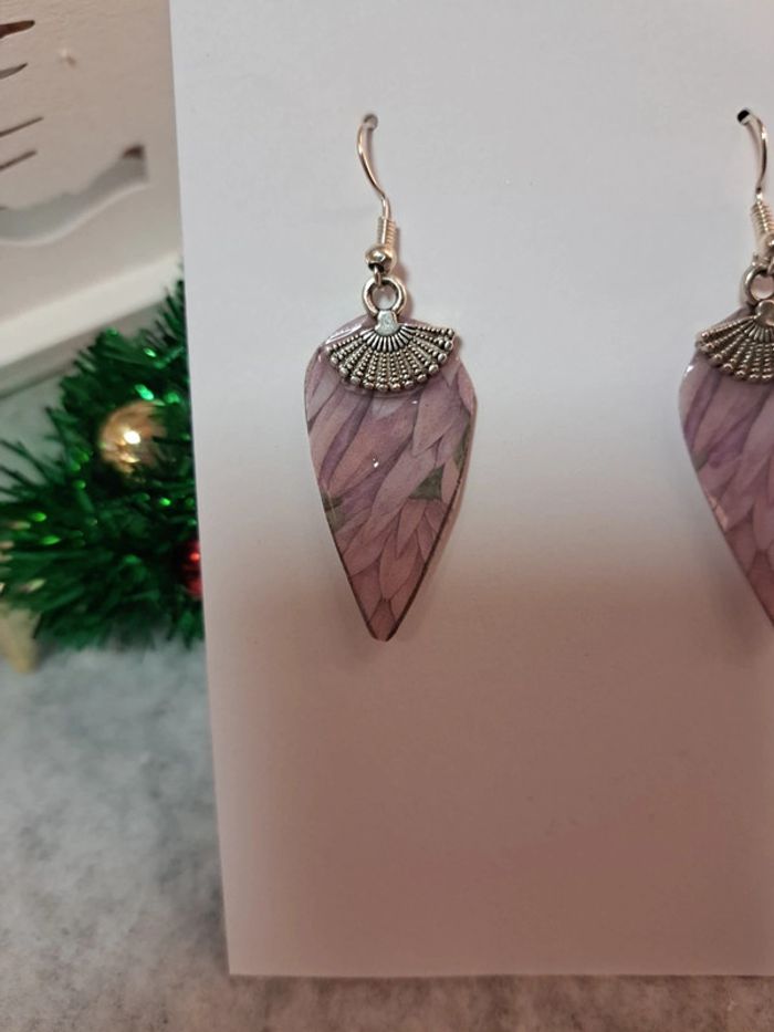 Boucles d'oreilles pendante en résine légère - photo numéro 3