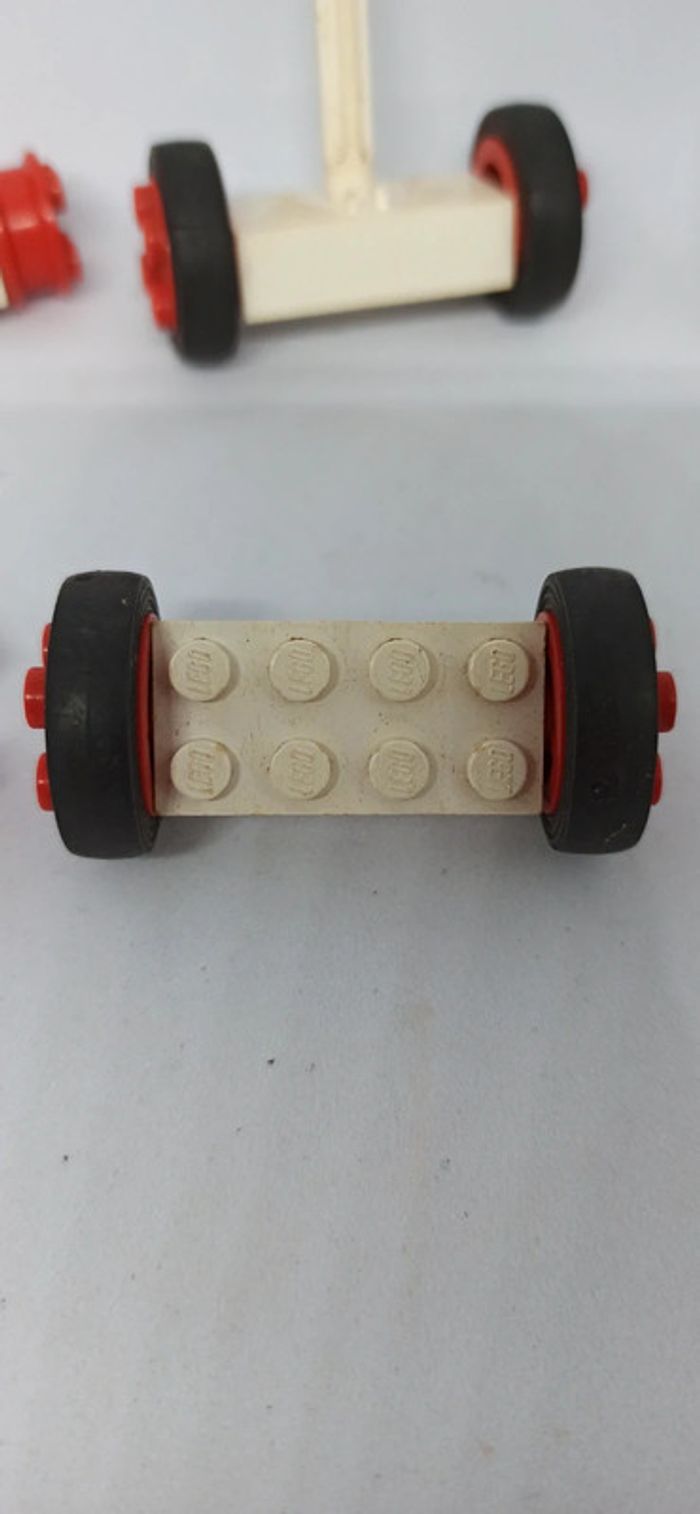 Lot de roues vintage lego - photo numéro 2