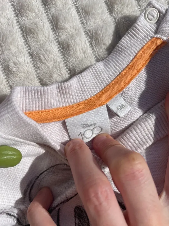 Pull Mickey bébé – taille 6 mois – Disney - photo numéro 2