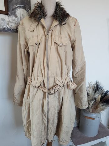 Manteau imperméable femme mi long beige McPlanet taille 42. 53cm aux aisselles, 90cm de haut.
