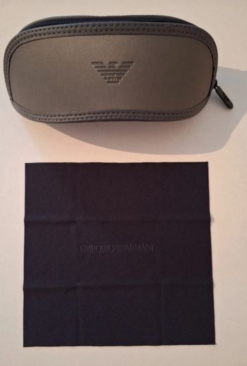 Etui à lunettes souple et chiffonnette Emporio Armani