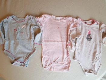 Lot de 3 bodys 6 9 et 12 mois