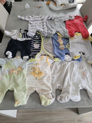 Lot pyjama + 1 gicoteuse