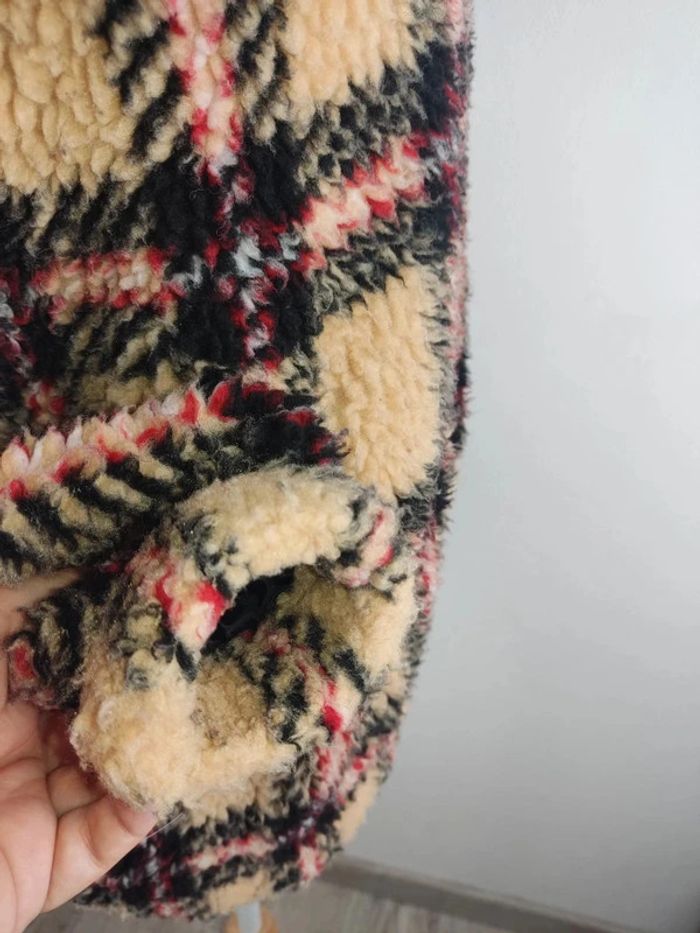 Bomber manches longues sherpa bouclette à carreaux noir beige rouge blanc taille S New Look - photo numéro 7