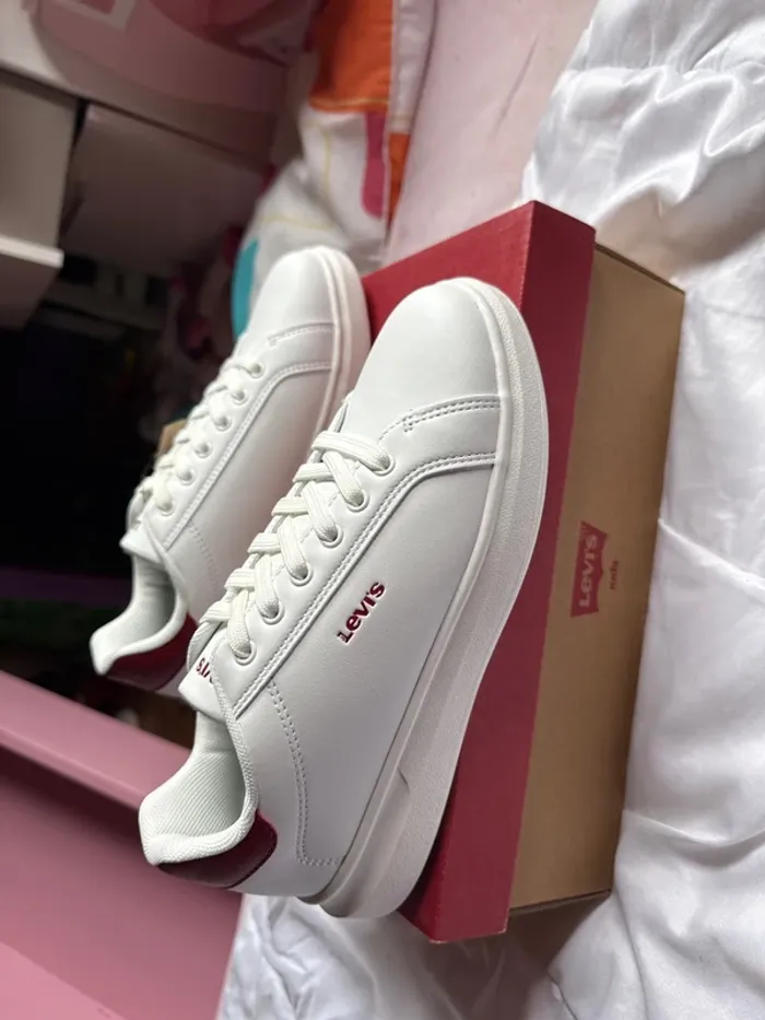 Très belles baskets Levi’s neuves avec étiquette pointure 36 - photo numéro 5