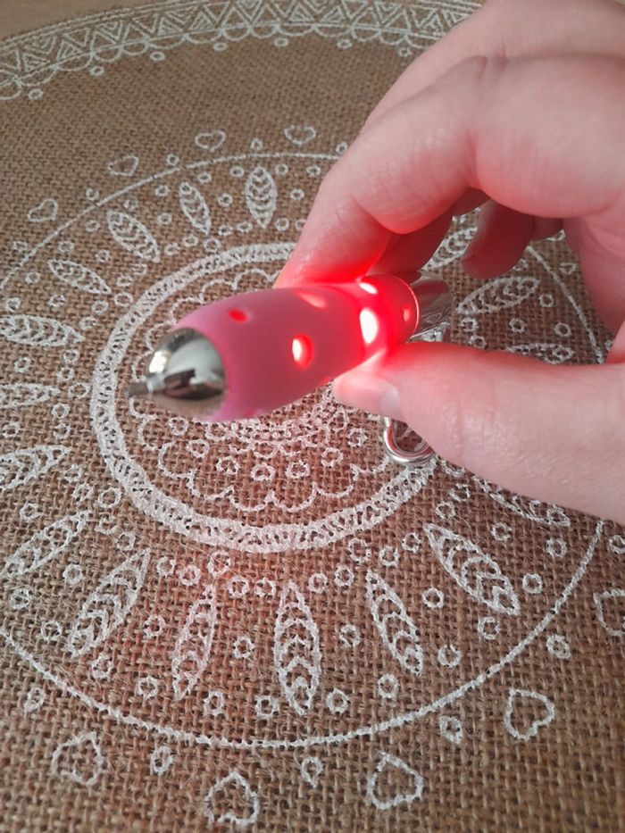 Porte clé stylo lumineux - photo numéro 3