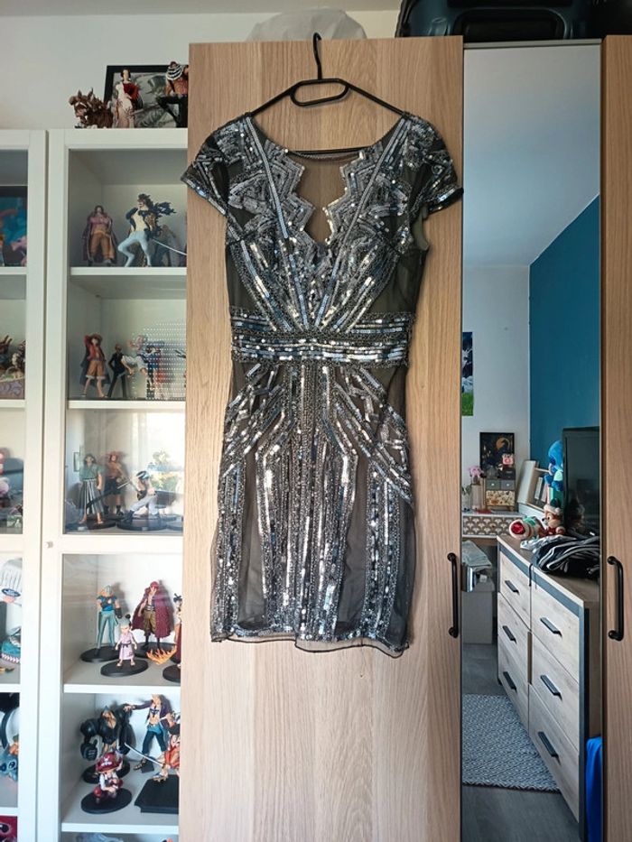 Robe habillé grise argentée en sequins / paillettes - Taille S 36 - photo numéro 2
