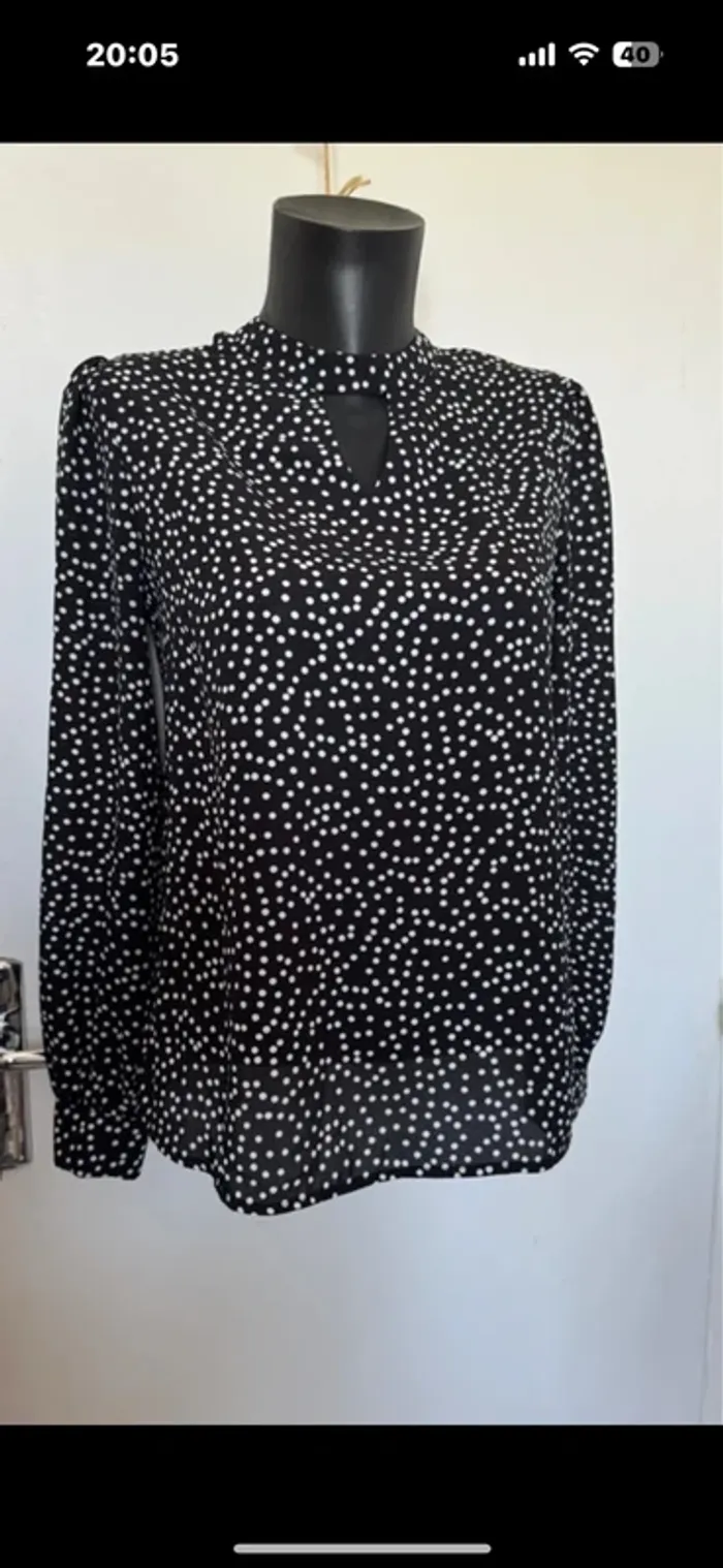Chemise blouse à pois très bon état 40