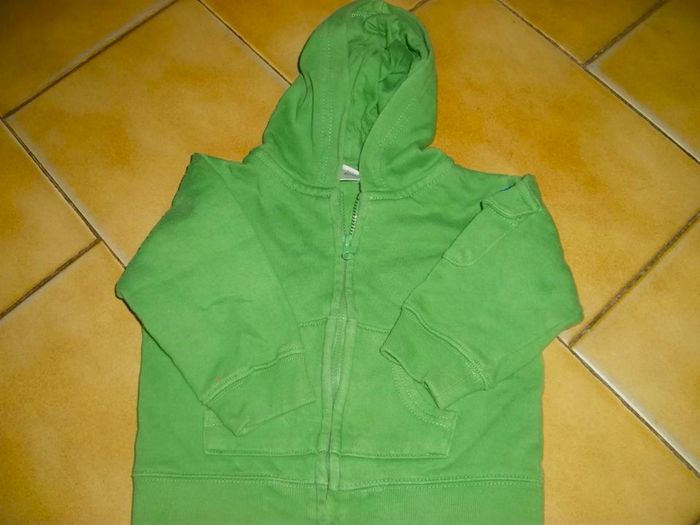 gilet sweat à capuche vert 3 mois