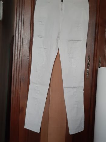 Pantalon trous