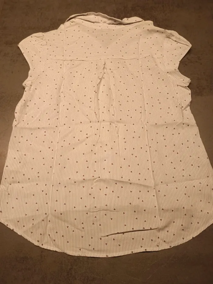 Vends chemisier manches courtes C&A taille 36 . - photo numéro 4