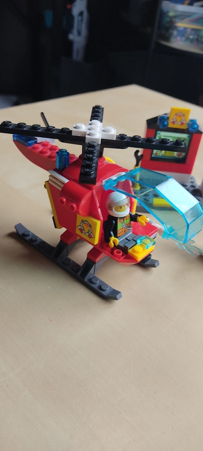 Lego city sauveteur centre de controle moto et hélicoptère - photo numéro 2