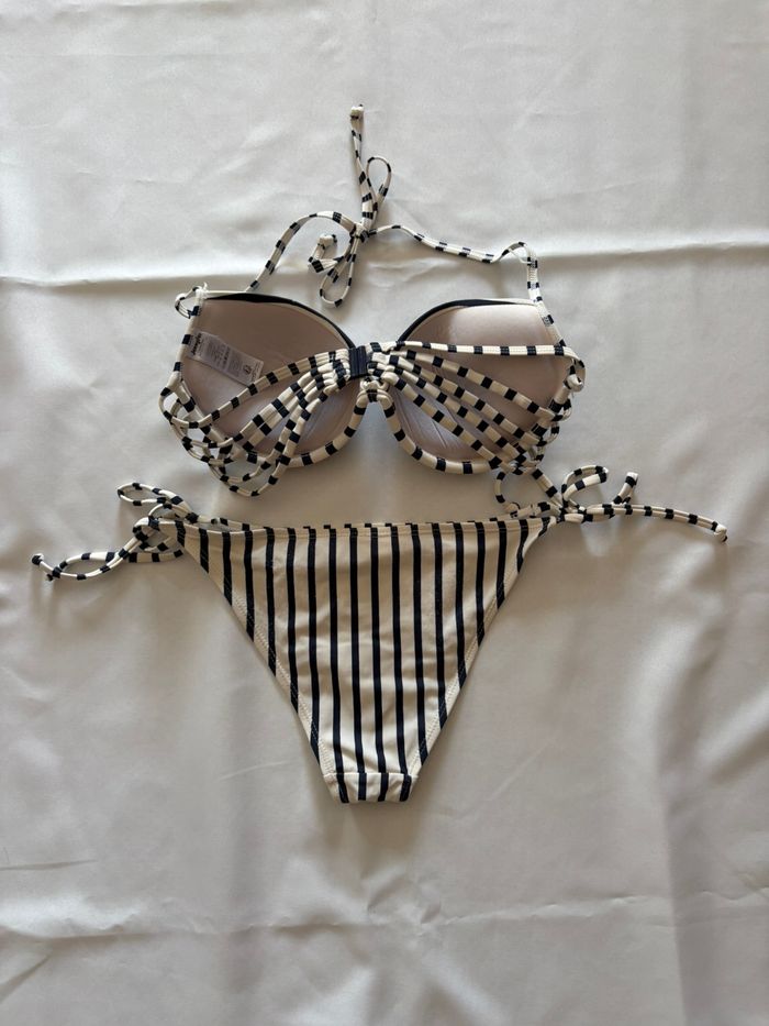 Maillot de bain 2 pièces crème à rayures bleu marine - Jennyfer - M/38 - photo numéro 2