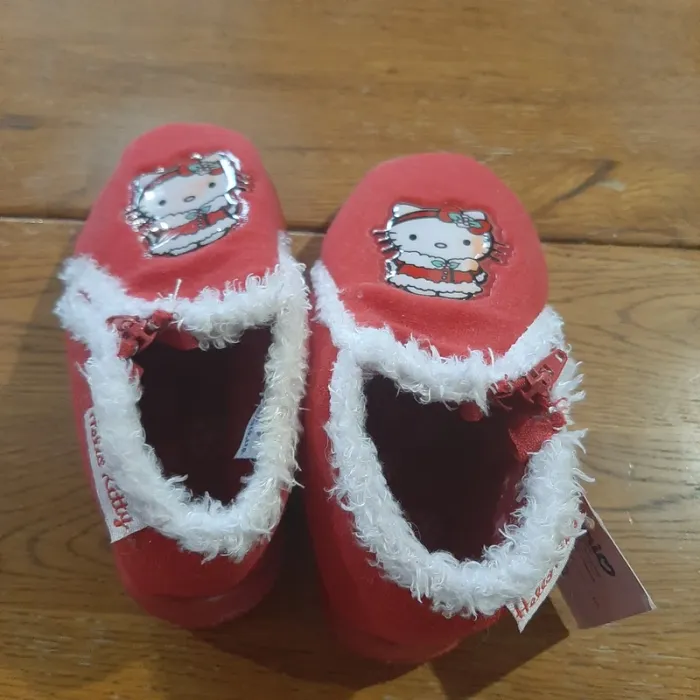Chaussons Hello Kitty pointure 26 - photo numéro 2